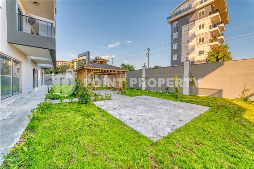 Стильная новая квартира с дизайнерским ремонтом, на 1-м этаже в современном жилом комплексе, введенном в эксплуатацию в 2023 году-id-5775-фото-17