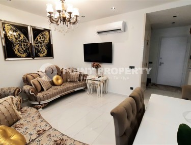 Стильная двухуровневая квартира на 5-м этаже с мансардой, в 300 метрах от пляжа Клеопатры-id-5787-фото-2