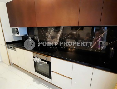 Стильная двухуровневая квартира на 5-м этаже с мансардой, в 300 метрах от пляжа Клеопатры-id-5787-фото-4