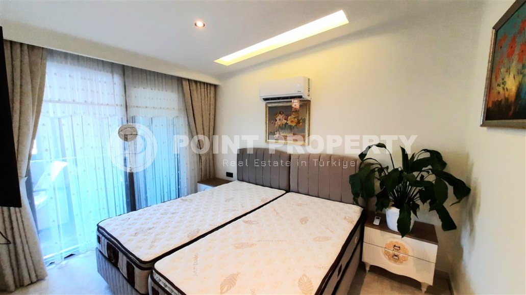 Стильная двухуровневая квартира на 5-м этаже с мансардой, в 300 метрах от пляжа Клеопатры-id-5787-фото-6