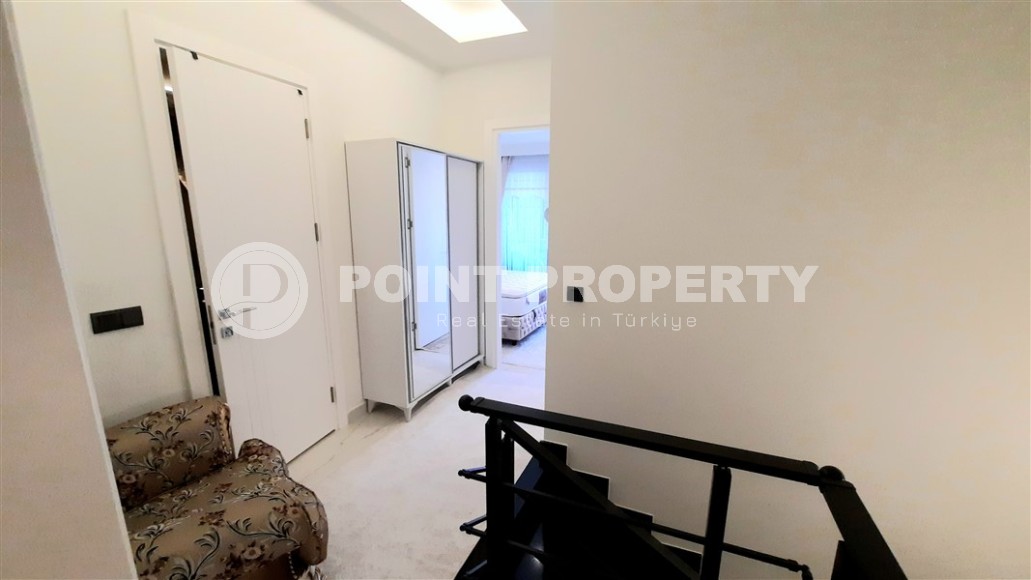 Стильная двухуровневая квартира на 5-м этаже с мансардой, в 300 метрах от пляжа Клеопатры-id-5787-фото-7