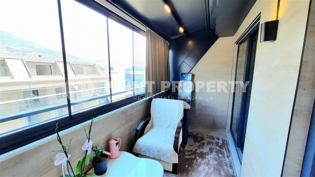 Стильная двухуровневая квартира на 5-м этаже с мансардой, в 300 метрах от пляжа Клеопатры-id-5787-фото-12