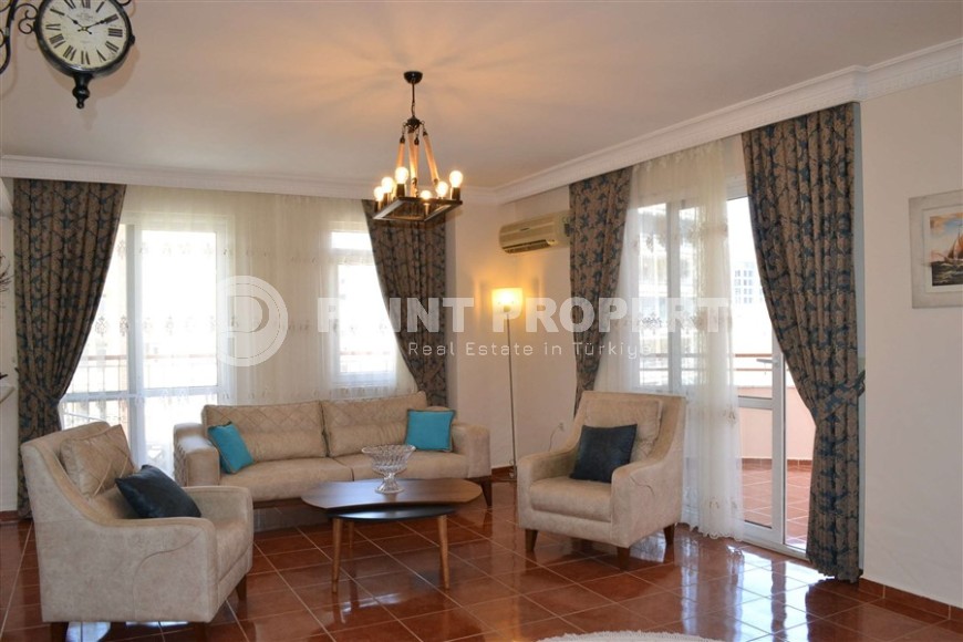 Светлые, уютные апартаменты, с мебелью и бытовой техникой, в 300 метрах от моря-id-5807-фото-2