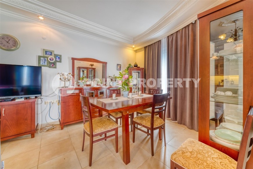 Spacious panoramic apartment overlooking the city and the Taurus Mountains, 700 meters from the sea, in the very center of Alanya-id-5820-photo-5