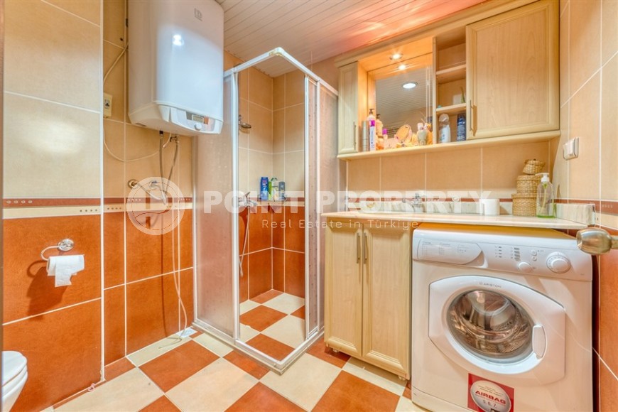 Spacious panoramic apartment overlooking the city and the Taurus Mountains, 700 meters from the sea, in the very center of Alanya-id-5820-photo-14