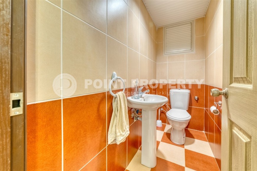 Spacious panoramic apartment overlooking the city and the Taurus Mountains, 700 meters from the sea, in the very center of Alanya-id-5820-photo-16