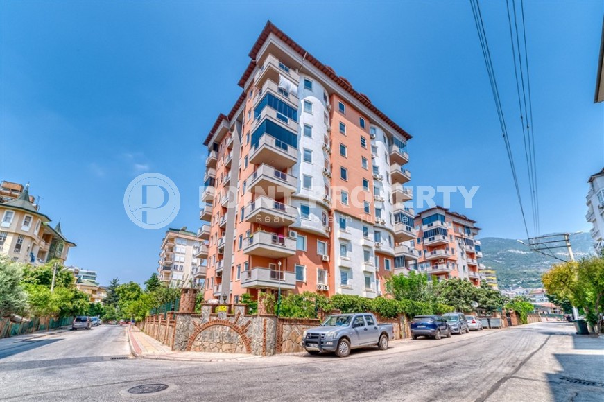 Spacious panoramic apartment overlooking the city and the Taurus Mountains, 700 meters from the sea, in the very center of Alanya-id-5820-photo-26