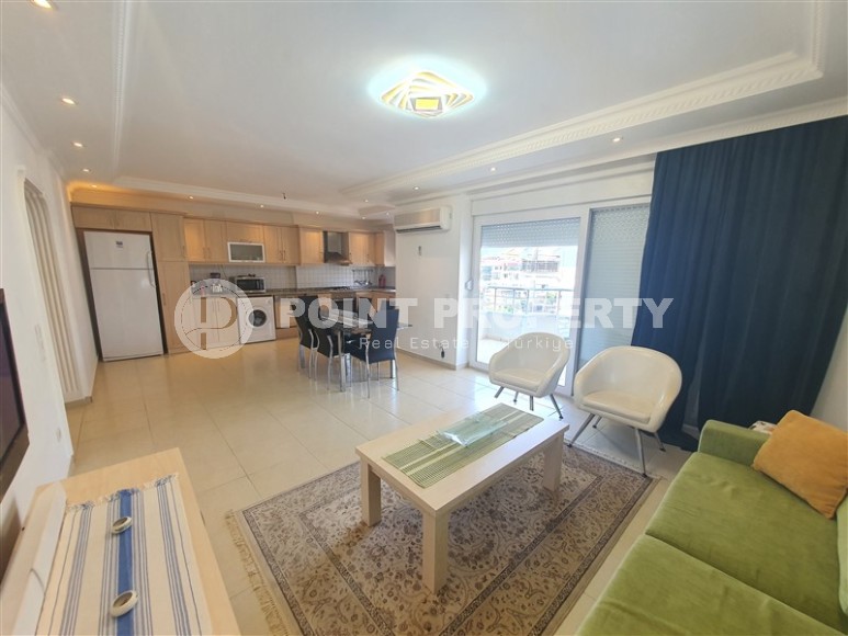 Светлая просторная квартира 2+1, общей площадью 120 м2, в 500 метрах от моря, в спокойном, благоустроенном районе Аланьи - Тосмур-id-5824-фото-2