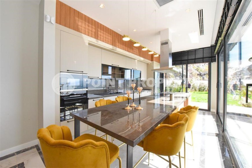 Новая двухэтажная вилла с роскошным панорамным видом на море, в элитном районе Аланьи - Тепе-id-5830-фото-6