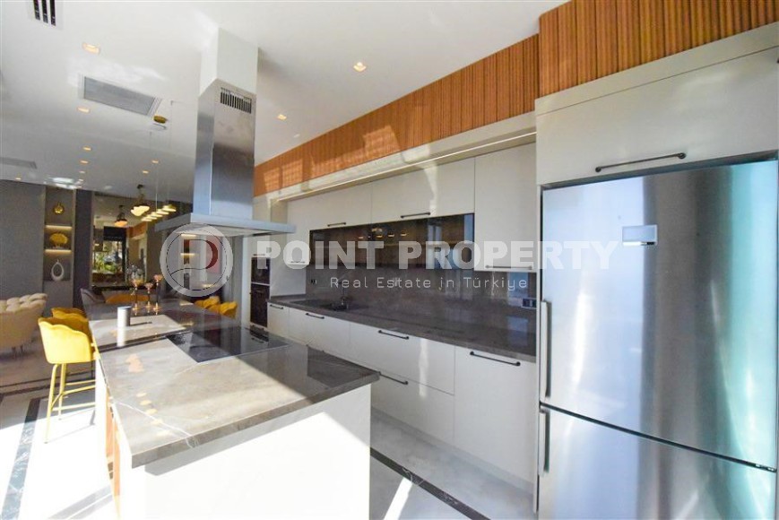 Новая двухэтажная вилла с роскошным панорамным видом на море, в элитном районе Аланьи - Тепе-id-5830-фото-8