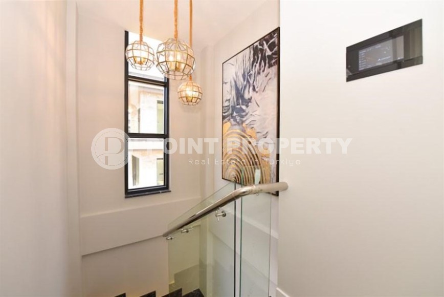 Новая двухэтажная вилла с роскошным панорамным видом на море, в элитном районе Аланьи - Тепе-id-5830-фото-18