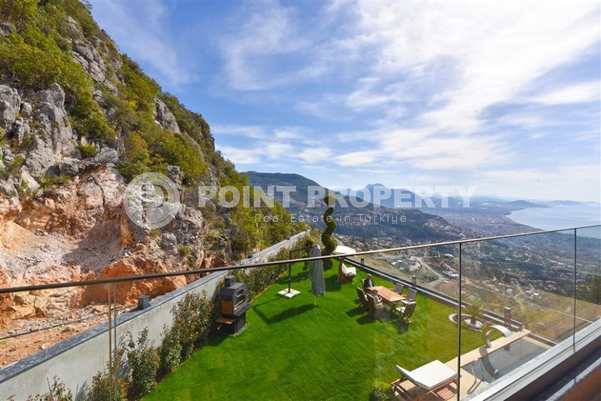Новая двухэтажная вилла с роскошным панорамным видом на море, в элитном районе Аланьи - Тепе-id-5830-фото-33