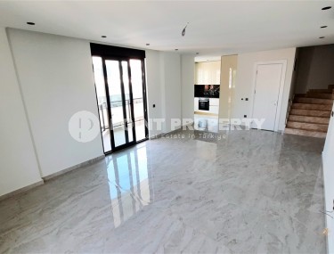 Просторная двухуровневая квартира с чистовой отделкой, в 250 метрах от пляжа и набережной-id-5846-фото-2