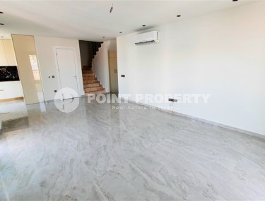 Просторная двухуровневая квартира с чистовой отделкой, в 250 метрах от пляжа и набережной-id-5846-фото-3