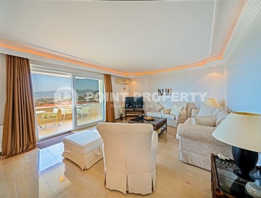 Large two-level apartment 4+1, with a total area of 250 m2, on the 9th floor with an attic, in the Mahmutlar area-id-5849-photo-1