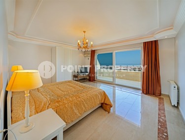 Large two-level apartment 4+1, with a total area of 250 m2, on the 9th floor with an attic, in the Mahmutlar area-id-5849-photo-3