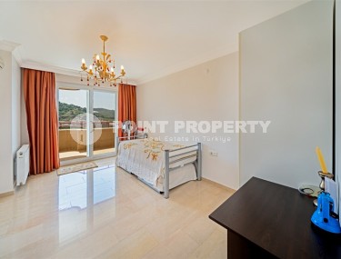 Large two-level apartment 4+1, with a total area of 250 m2, on the 9th floor with an attic, in the Mahmutlar area-id-5849-photo-5