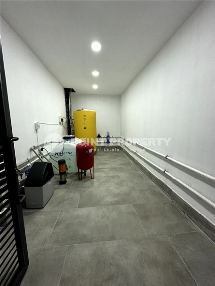 Luxurious three-storey villa with a swimming pool and garden, in a prestigious area of Alanya - Tepe-id-5851-photo-11