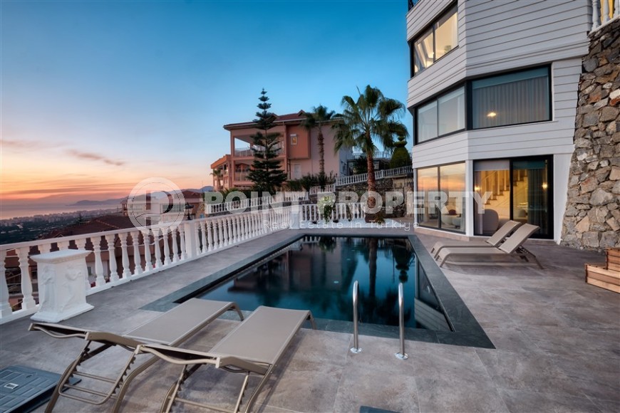 Luxury 4+2 villa with an area of 235 m2 with a private garden plot and a swimming pool in the Kargicak area-id-1012-photo-24