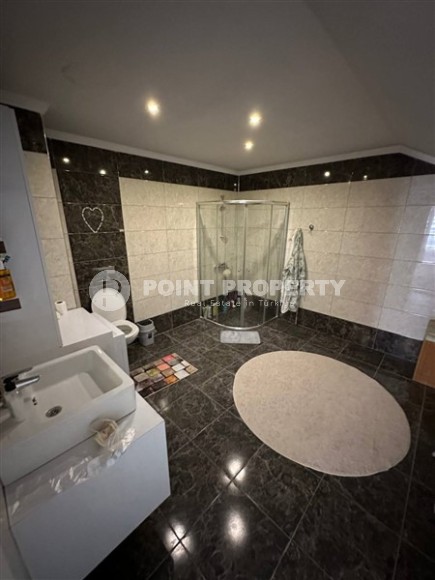 Large two-level apartment 5+1, with a total area of 290 m2, in the popular area of Alanya - Oba-id-5868-photo-13