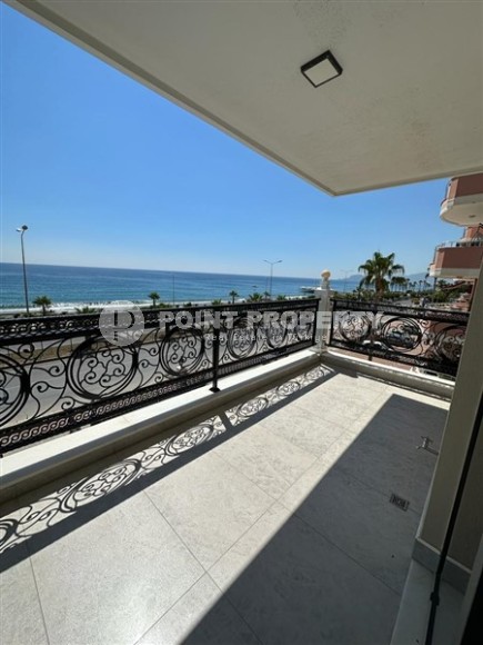 Apartment with designer renovation on the first line from the sea, in the Mahmutlar area-id-5893-photo-12
