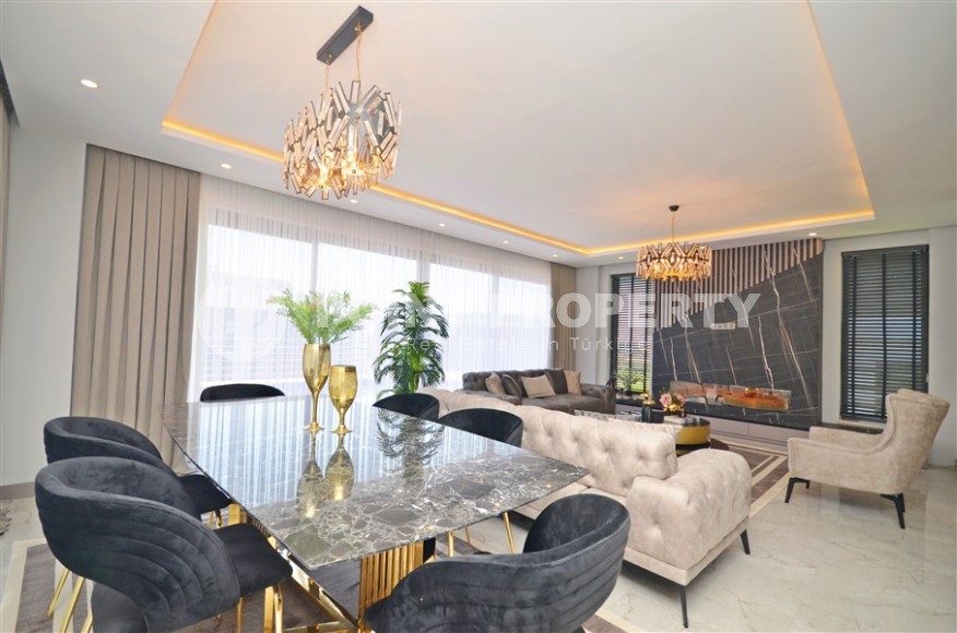 Современная триплексная вилла 4+1 в районе Каргыджак, 2022 года постройки-id-3152-фото-2