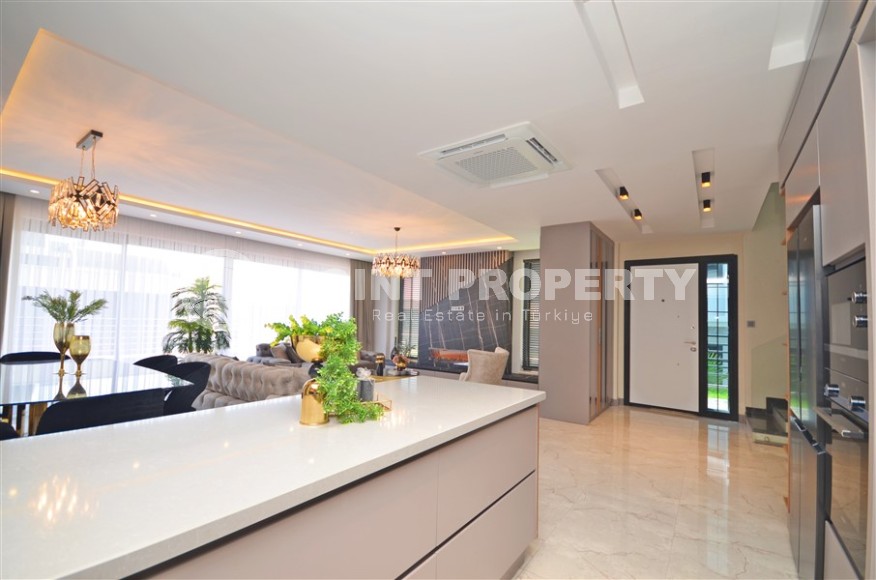 Современная триплексная вилла 4+1 в районе Каргыджак, 2022 года постройки-id-3152-фото-6