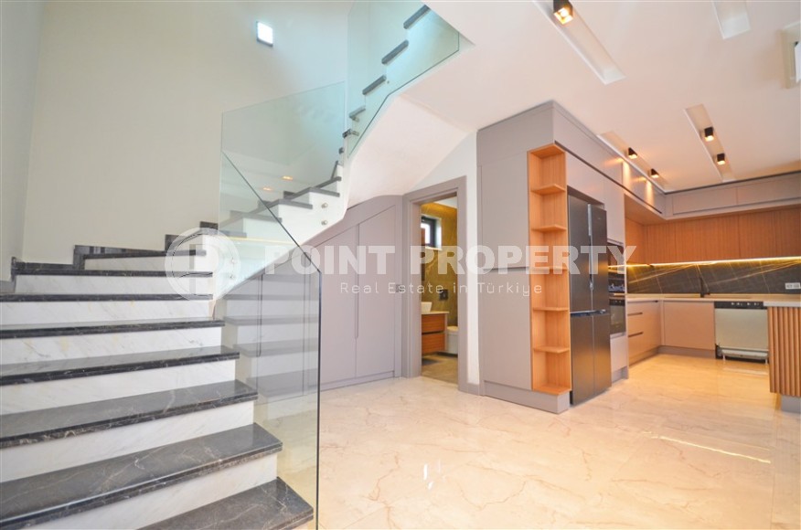 Современная триплексная вилла 4+1 в районе Каргыджак, 2022 года постройки-id-3152-фото-8