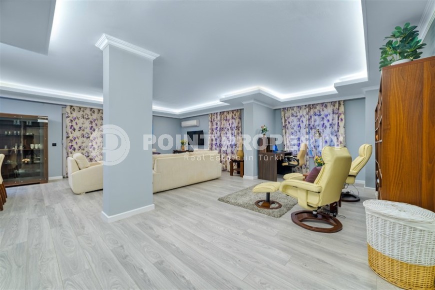 Большая современная квартира с новым ремонтом, стильной мебелью и бытовой техникой, в районе Оба-id-5910-фото-3