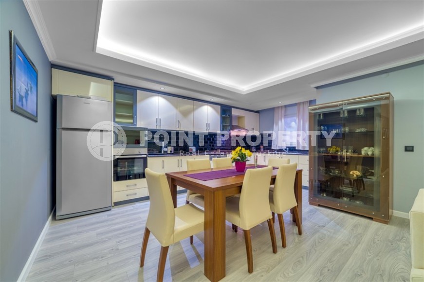 Большая современная квартира с новым ремонтом, стильной мебелью и бытовой техникой, в районе Оба-id-5910-фото-4