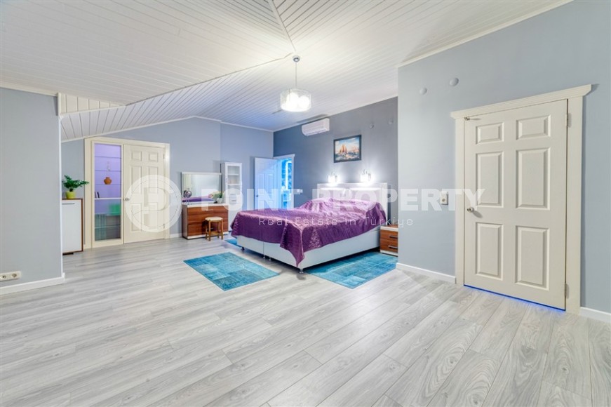 Большая современная квартира с новым ремонтом, стильной мебелью и бытовой техникой, в районе Оба-id-5910-фото-6