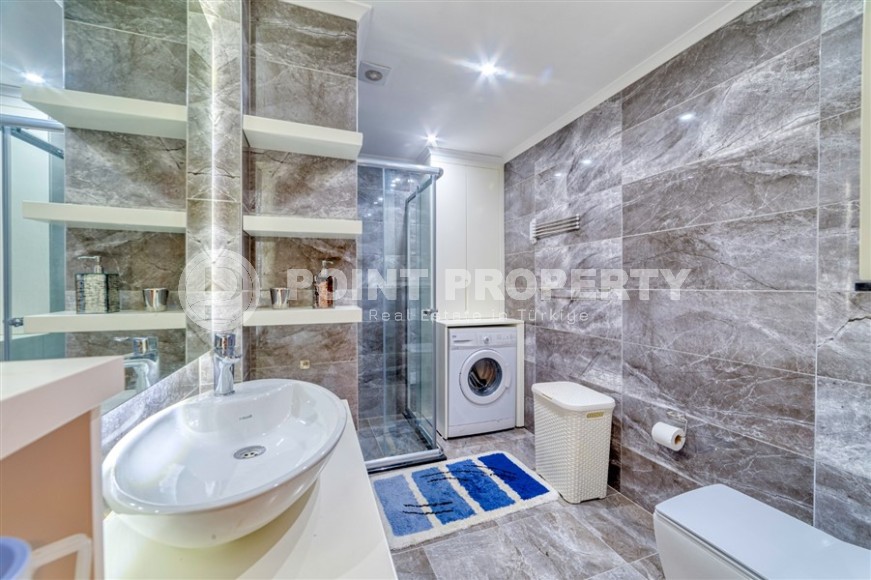 Большая современная квартира с новым ремонтом, стильной мебелью и бытовой техникой, в районе Оба-id-5910-фото-12