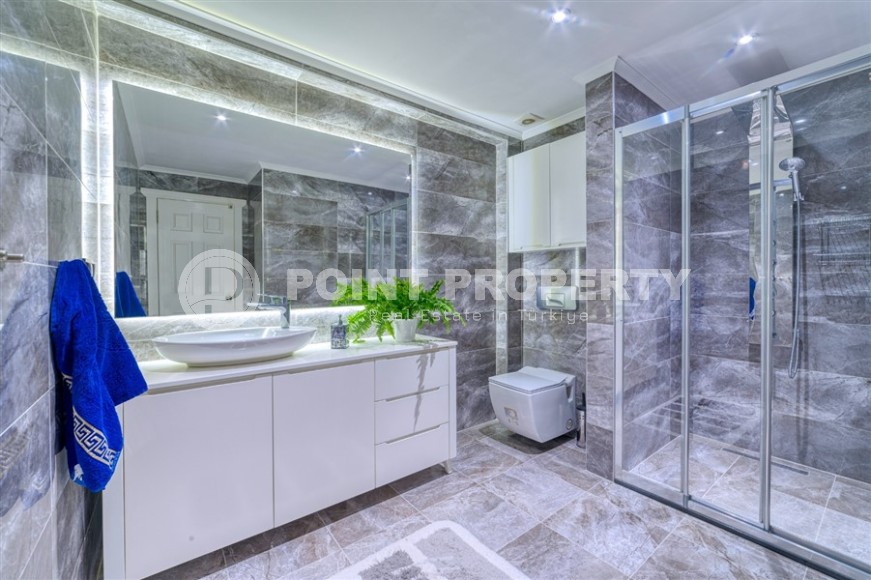 Большая современная квартира с новым ремонтом, стильной мебелью и бытовой техникой, в районе Оба-id-5910-фото-13