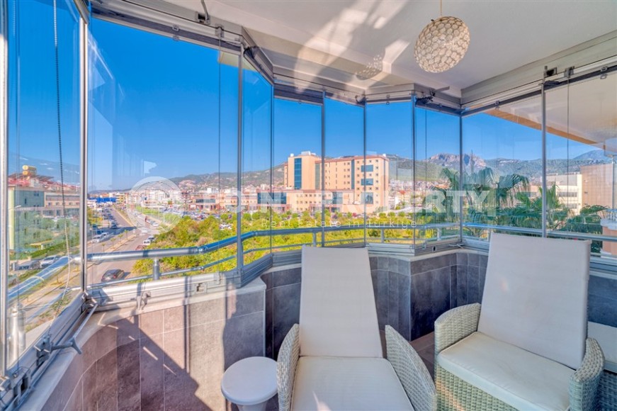 Большая современная квартира с новым ремонтом, стильной мебелью и бытовой техникой, в районе Оба-id-5910-фото-18