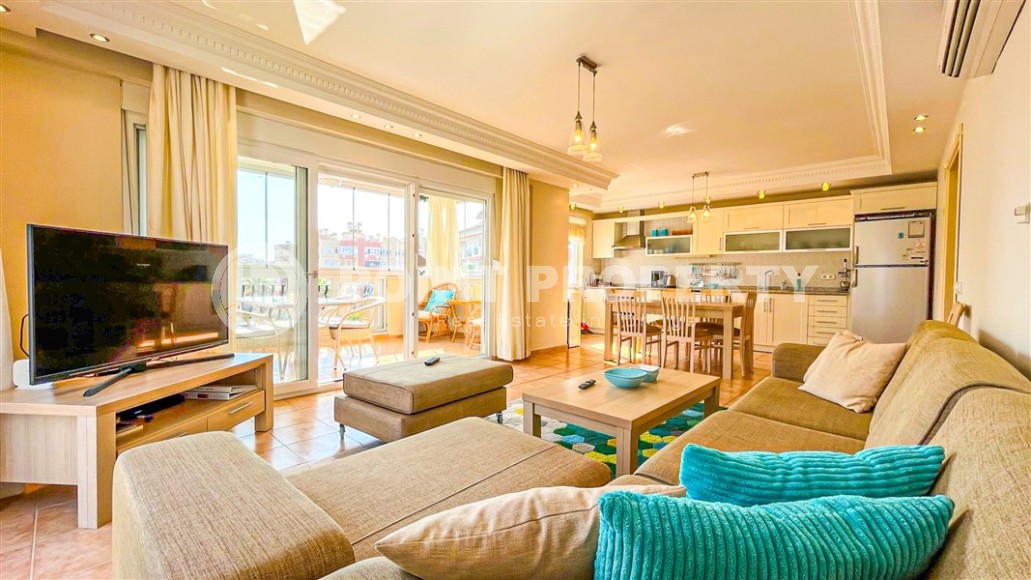 Уютная, комфортабельная квартира с большим застекленным балконом, в 600 метрах от моря-id-5913-фото-2