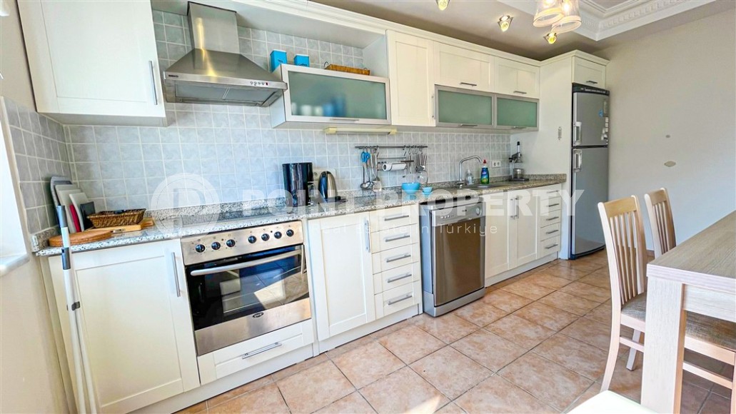 Уютная, комфортабельная квартира с большим застекленным балконом, в 600 метрах от моря-id-5913-фото-5