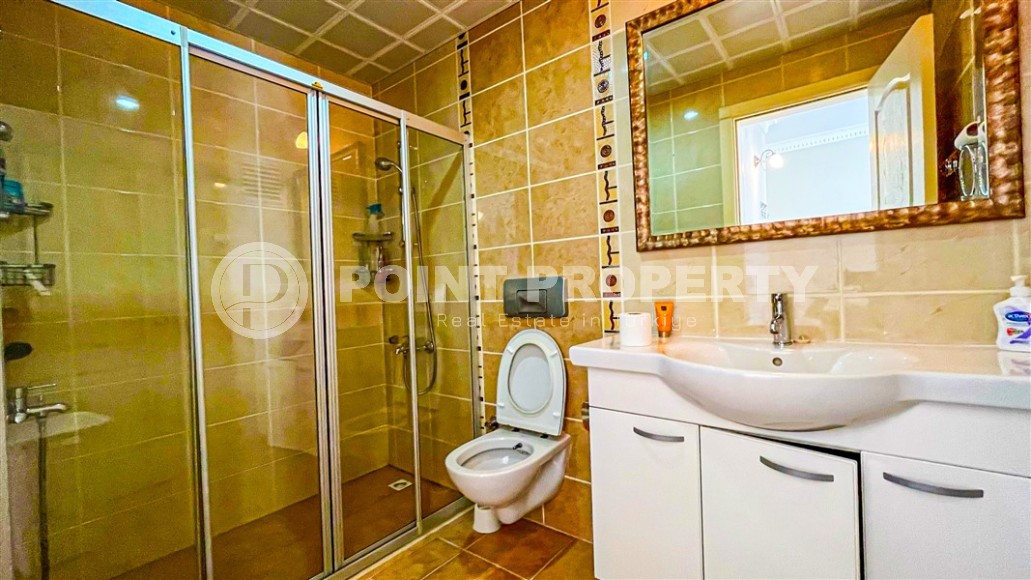 Уютная, комфортабельная квартира с большим застекленным балконом, в 600 метрах от моря-id-5913-фото-9