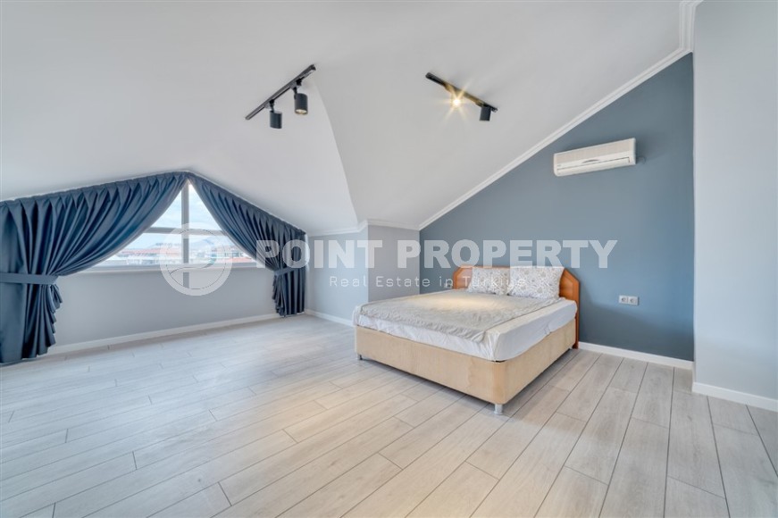 Стильные двухуровневые апартаменты с лаконичным современным дизайном, в 950 метрах от моря-id-5916-фото-9