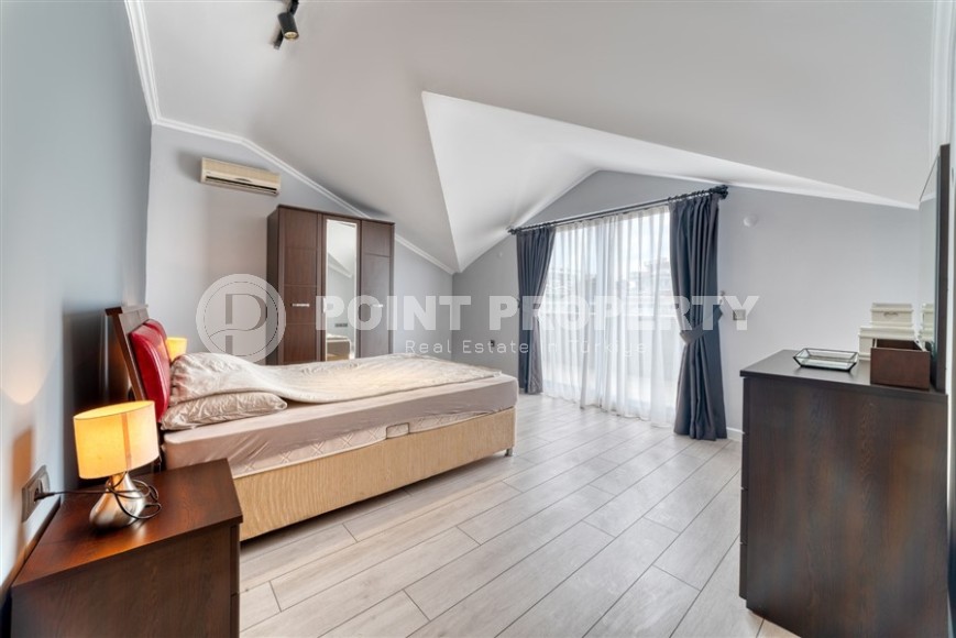 Стильные двухуровневые апартаменты с лаконичным современным дизайном, в 950 метрах от моря-id-5916-фото-10