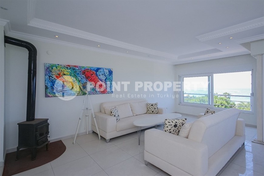 Large, bright, newly renovated apartment, opposite the famous Cleopatra Beach, in the center of Alanya-id-5921-photo-3