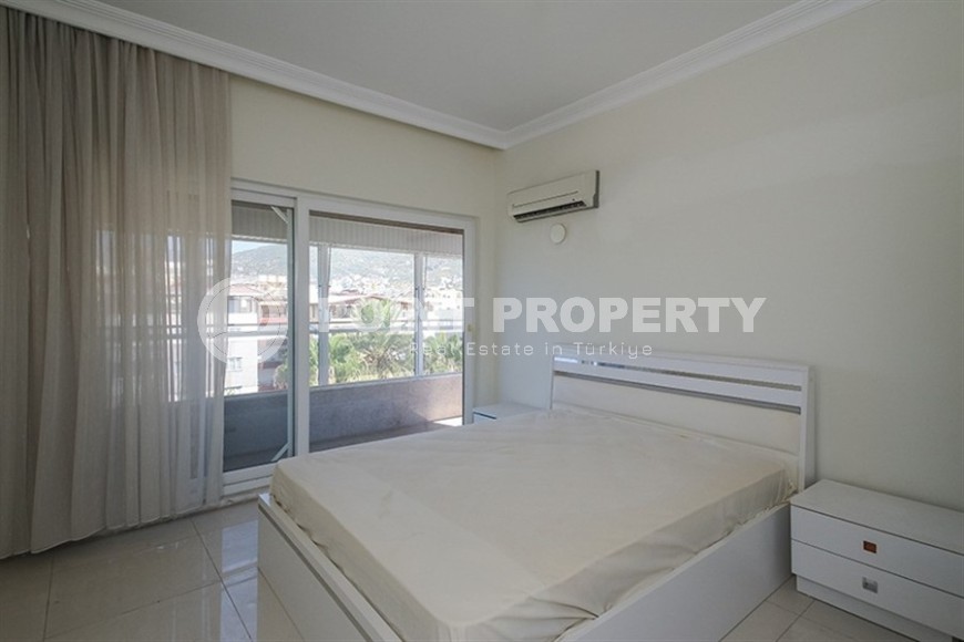 Large, bright, newly renovated apartment, opposite the famous Cleopatra Beach, in the center of Alanya-id-5921-photo-7
