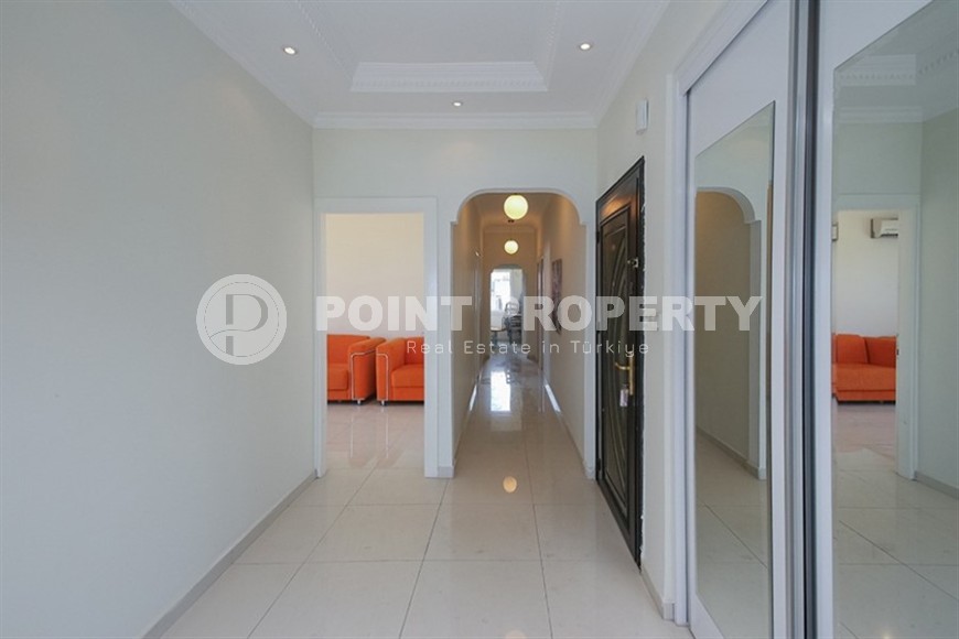 Large, bright, newly renovated apartment, opposite the famous Cleopatra Beach, in the center of Alanya-id-5921-photo-10