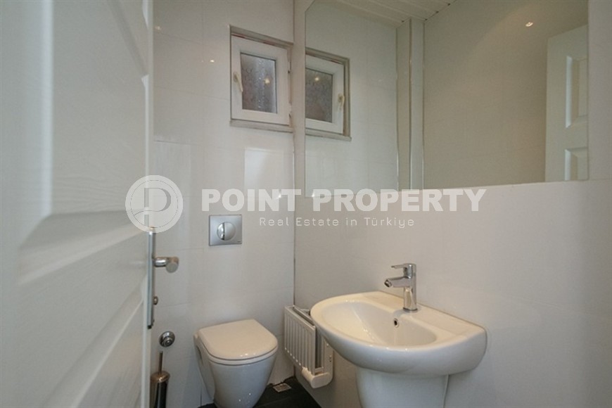 Large, bright, newly renovated apartment, opposite the famous Cleopatra Beach, in the center of Alanya-id-5921-photo-13