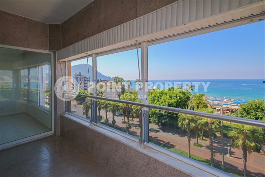 Large, bright, newly renovated apartment, opposite the famous Cleopatra Beach, in the center of Alanya-id-5921-photo-14
