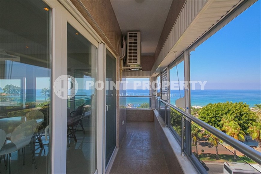 Large, bright, newly renovated apartment, opposite the famous Cleopatra Beach, in the center of Alanya-id-5921-photo-18