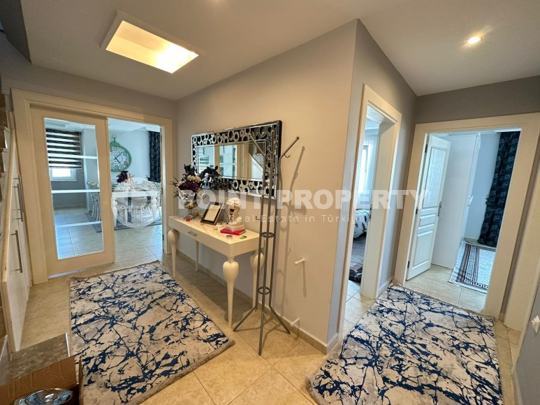 Стильная современная квартира 4+1, общей площадью 250 м2, на 9-м этаже с мансардой-id-5926-фото-12