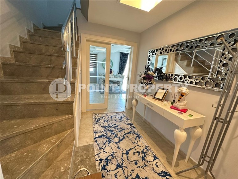 Стильная современная квартира 4+1, общей площадью 250 м2, на 9-м этаже с мансардой-id-5926-фото-13