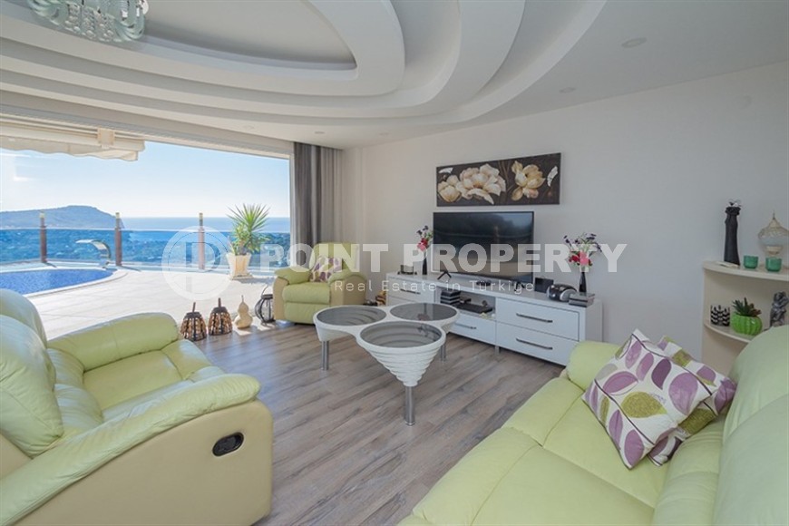Luxurious three-storey villa with sea views in the elite area of Alanya - Tepe-id-5928-photo-1