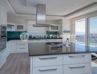 Роскошная трехэтажная вилла с видом на море, в элитном районе Аланьи - Тепе-id-5928-фото-3