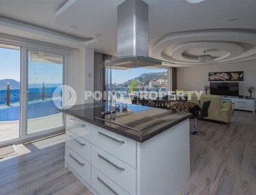 Роскошная трехэтажная вилла с видом на море, в элитном районе Аланьи - Тепе-id-5928-фото-4